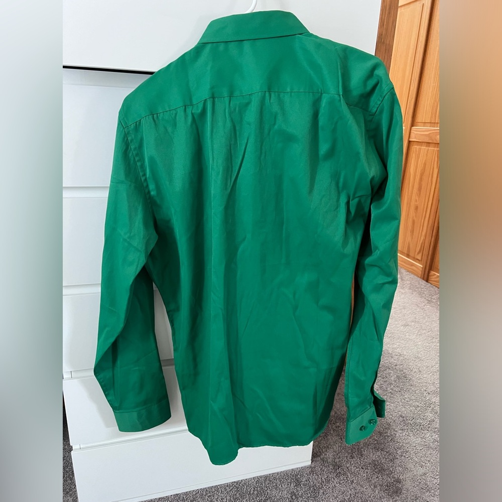 Green button down - Picture 4 of 4